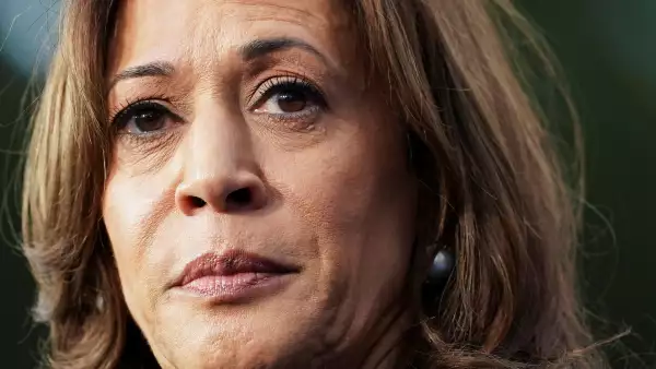 La candidata presidencial demócrata, la vicepresidenta de los Estados Unidos, Kamala Harris, hace comentarios, concediendo las elecciones presidenciales de Estados Unidos de 2024 al presidente electo Donald Trump, en la Universidad Howard en Washington, EE. UU., el 6 de noviembre de 2024.