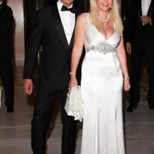 Lady Bacardi eligió el blanco para el evento.