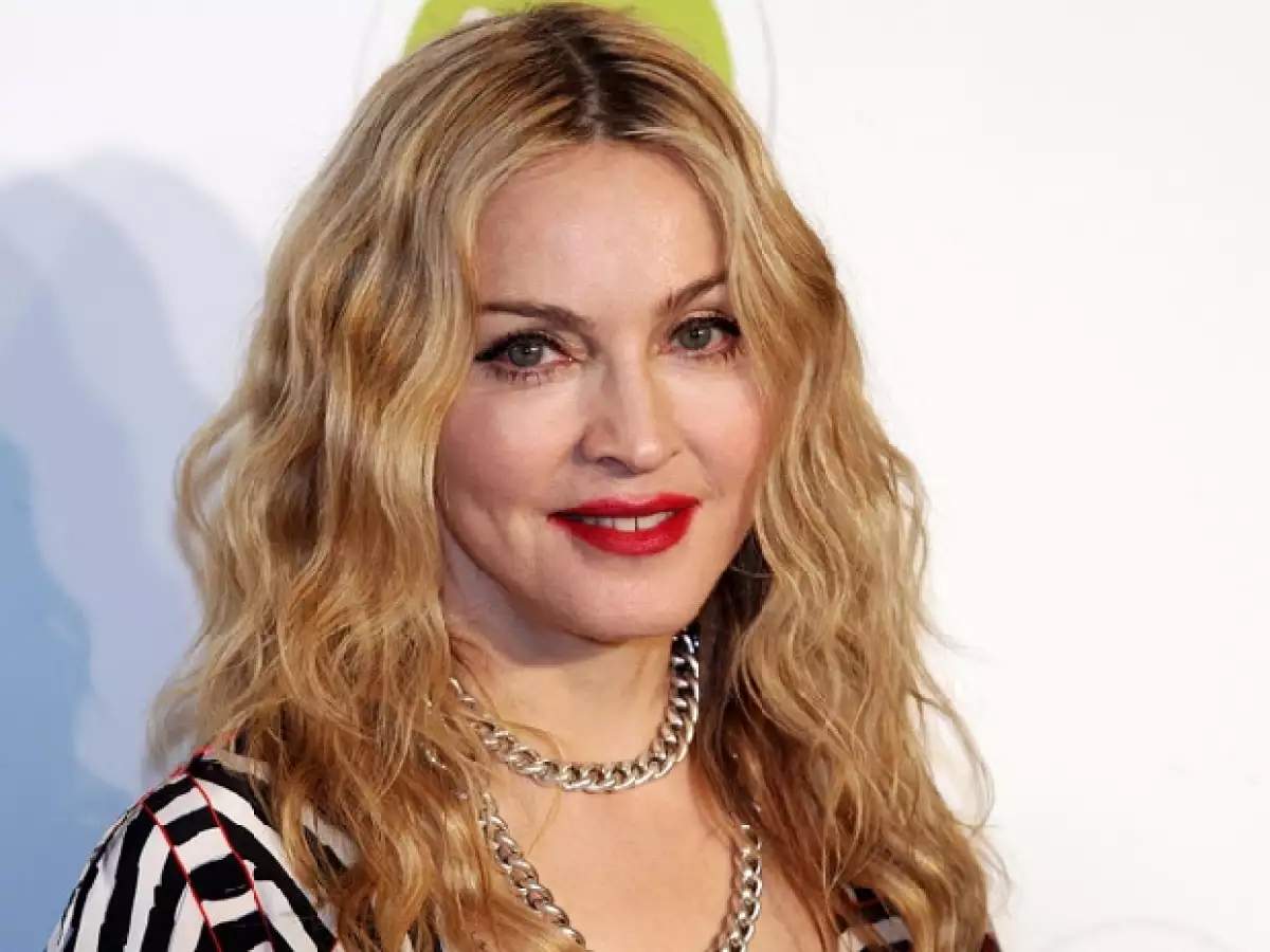 La Reina del Pop estuvo en México para inaugurar su gimnasio Hard Candy. Su visita impactó al público no sólo por su estancia en el país, sino por el cambio en su rostro.