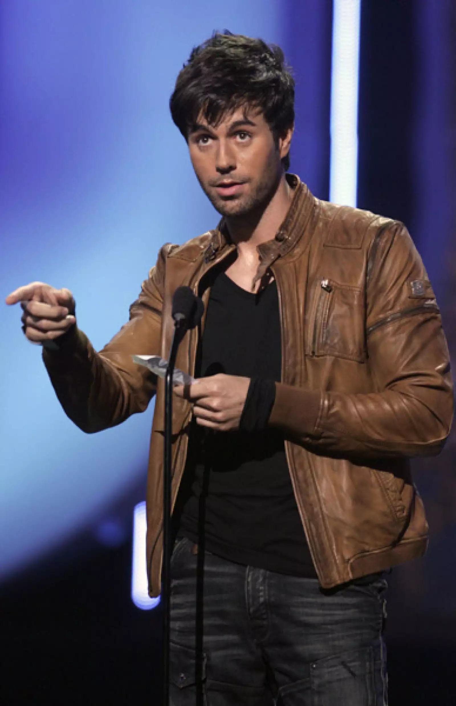 El intérprete español fue el artista más premiado de la noche al recibir nueve Premios Billboard, entre ellos el de Artista Latino del Año.