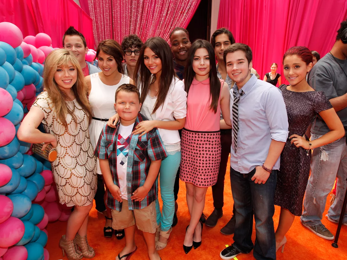 Nickelodeon "iParty With Victorious" Premiere - Orange Carpet
