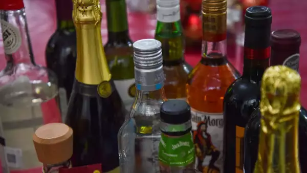 cómo detectar alcohol adulterado