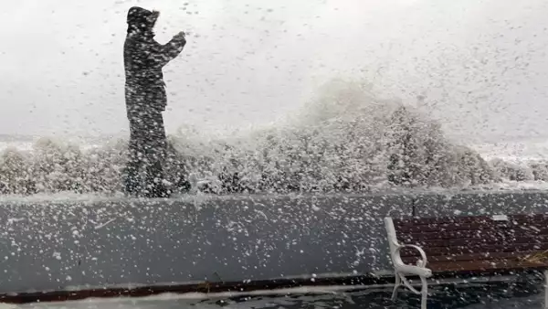 Aunque ‘Sandy’ aún carece de la intensidad que tuvo ‘Katrina’, que devastó Nueva Orleans en 2005, podría transformarse en un ciclón más poderoso mientras se aproxima al litoral estadounidense.