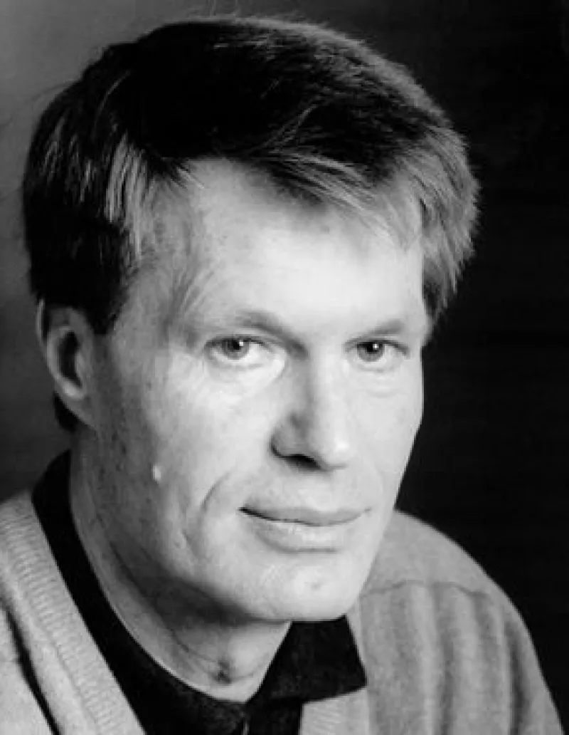 El escritor francés se llevó el codiciado galardón de Literatura por su aventura poética. Recibirá una medalla de oro y 1.4 millones de dólares.