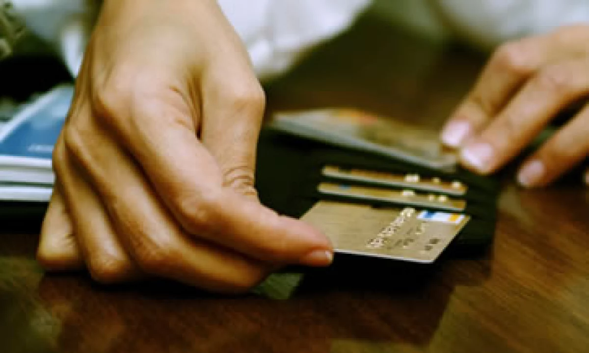 Los tarjetahabientes en México alcanzan los 24 millones 788,000, según Banxico. (Foto: Thinkstock)