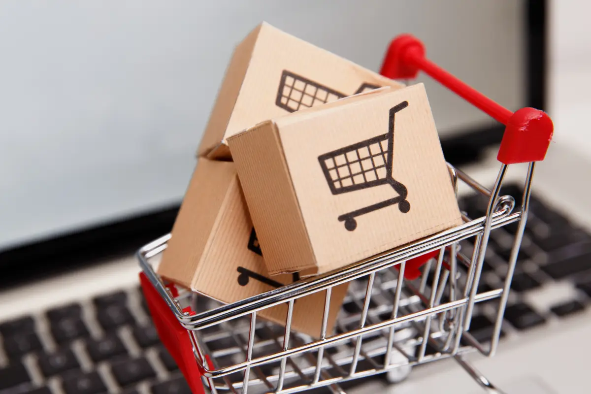 Walmart quiere mantener cautivos a los compradores que ya hacen el super en su e-commerce. (iStock)