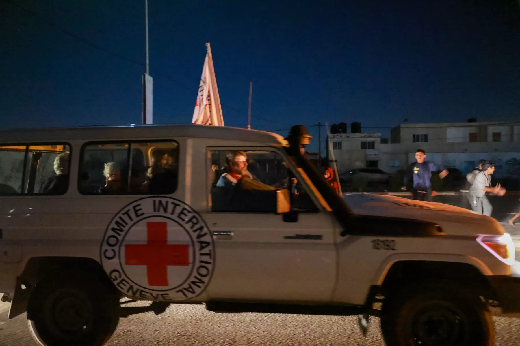 Hamás e Israel liberan a los primeros rehenes