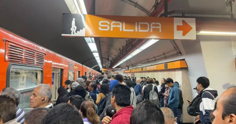 Línea 7 del Metro colapsa hoy: reportan hasta 30 minutos de espera