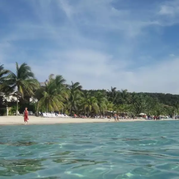 honduras playa bahía oeste