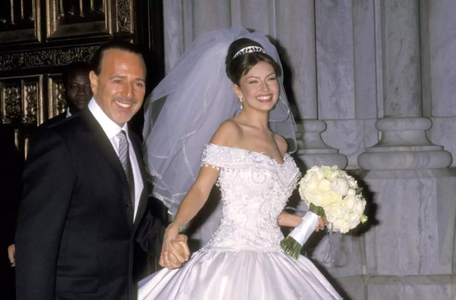 El corset fue bordado con hilos de plata, cristales de Swarovsky, chaquiras de murano y perlas.