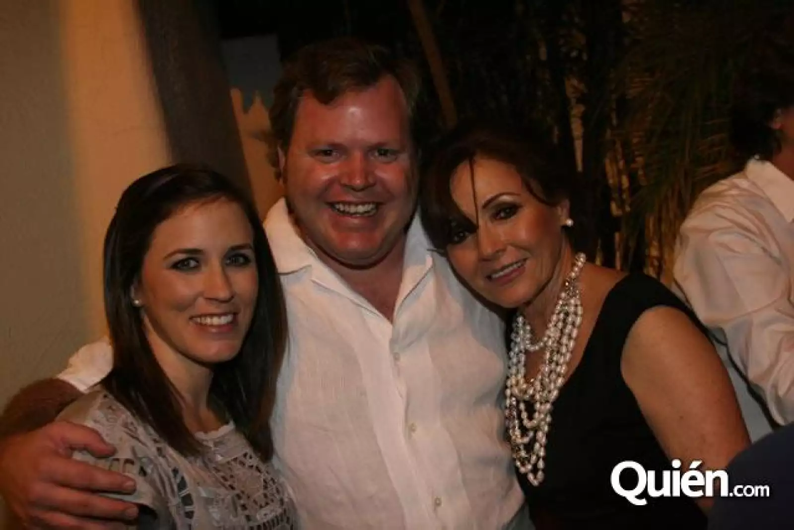 Fiesta de Fernando Lebrija por sus 2 diosas de plata