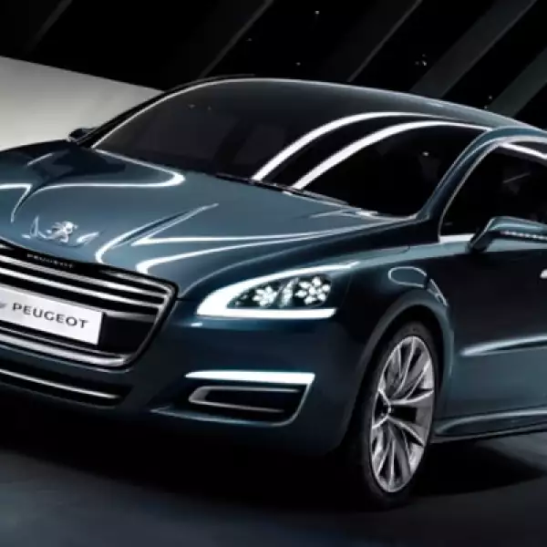 Este modelo representa las ambiciones de Peugeot en el segmento de las grandes marcas europeas. Líneas puras y elegantes se armonizan con sutiles detalles tecnológicos para dar al conjunto un diseño exclusivo.