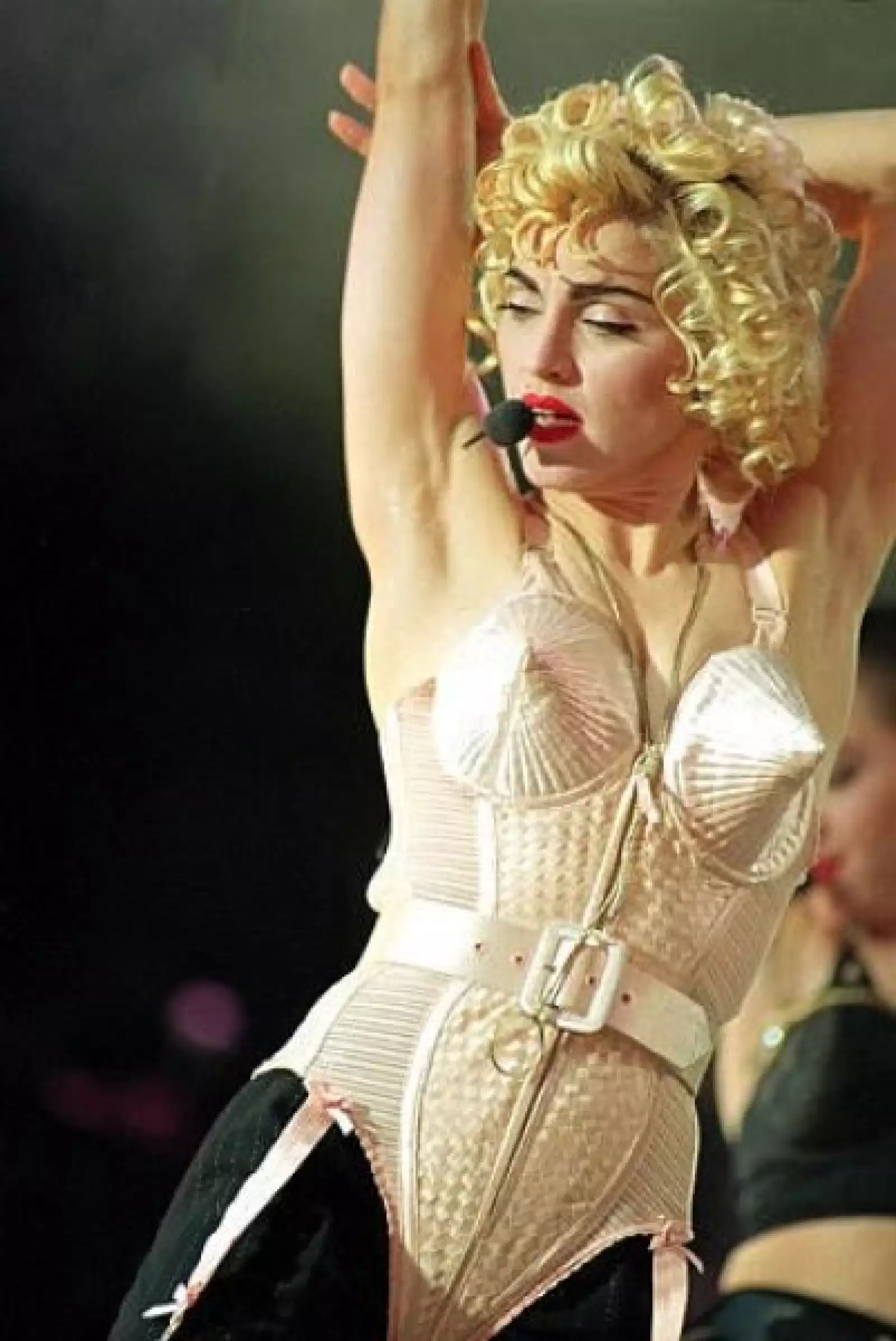 Madonna se ha caracterizado por sus locuras en las que entra su look que llevó a principios de los años 90 con los brassiere de conos que utilizó.