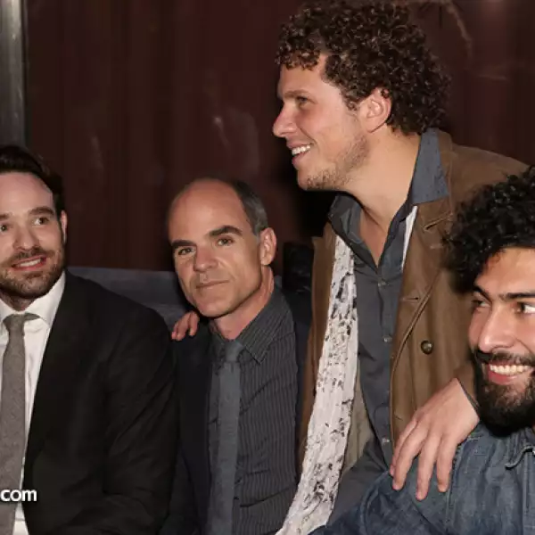 Charlie Cox, Michael Kelly, Gary Alazrakii e Ianis Guerrero