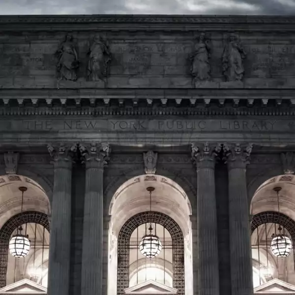 Por 50,000 dólares podrás rentar uno de los salones dentro de la histórica Biblioteca Pública de Nueva York con capacidad para 425 invitados