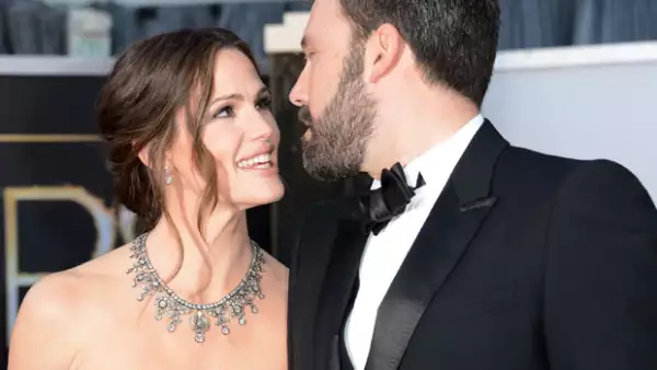 Después de 10 años de matrimonio, el actor y Jennifer 	Garner hicieron oficial su separación, decisión que parece le está costando mucho asimilar.