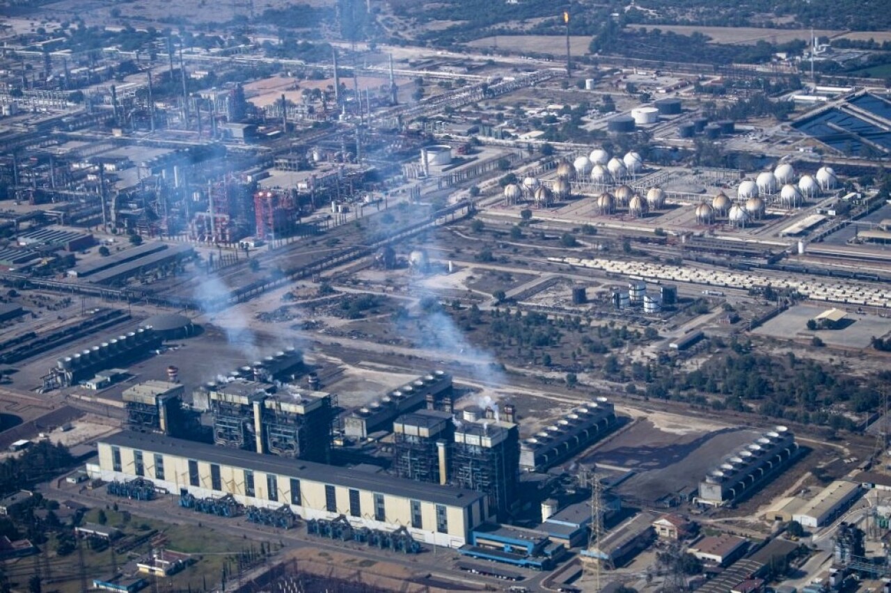 Sener presenta a Dos Bocas como líder en producción de gasolinas, aunque cifras de Pemex cuentan otra historia