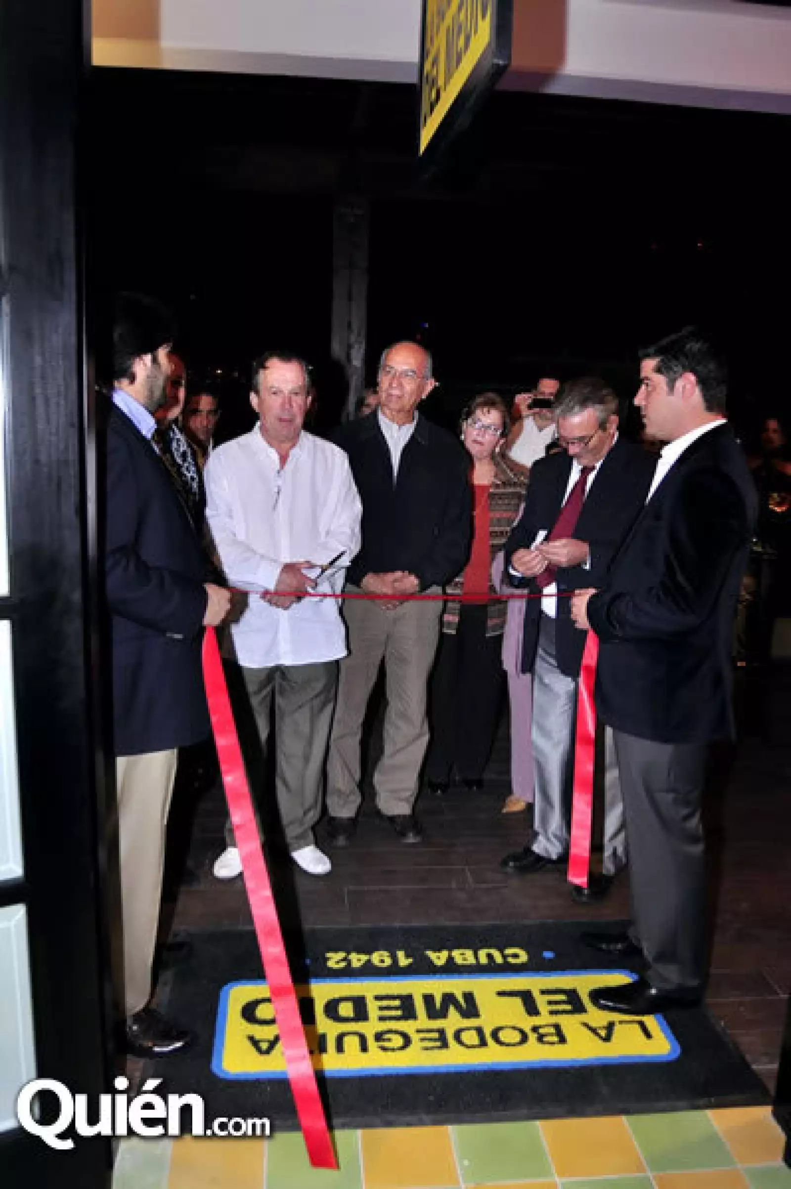 Corte de listón de La Bodeguita del Medio de Monterrey