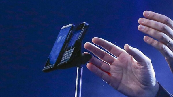 Los dos nuevos smartphones son el BlackBerry Q10, con un teclado físico, y el BlackBerry Z10, con pantalla touchscreen.