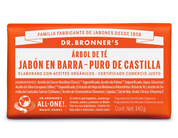 Cada jabón presenta el lema ALL ONE (TODOS UNO) y la filosofía de Emanuel Bronner en el empaque.