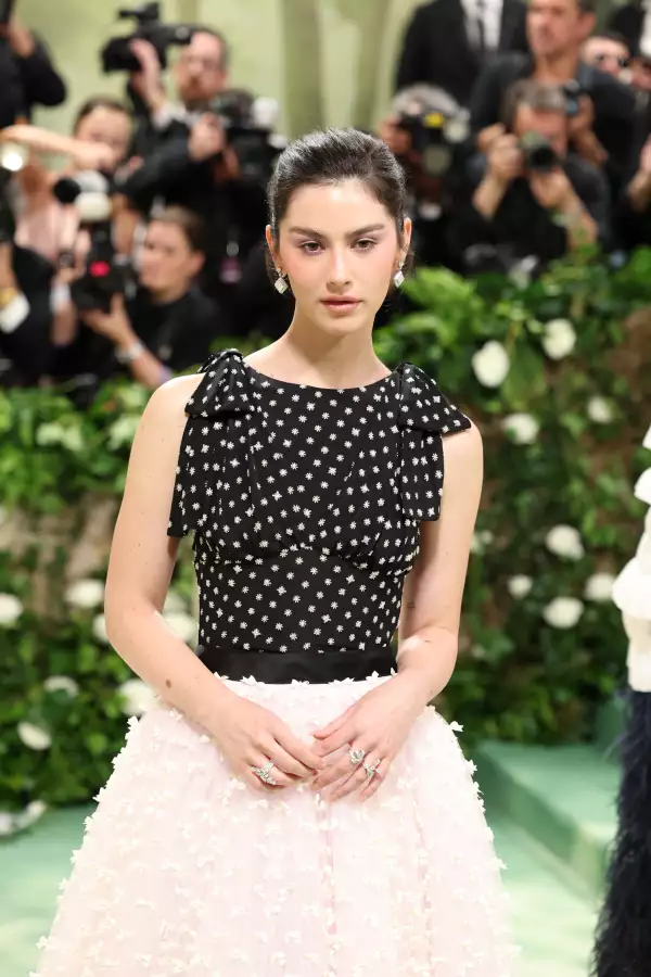 Gracie Abrams en la Met Gala 2024