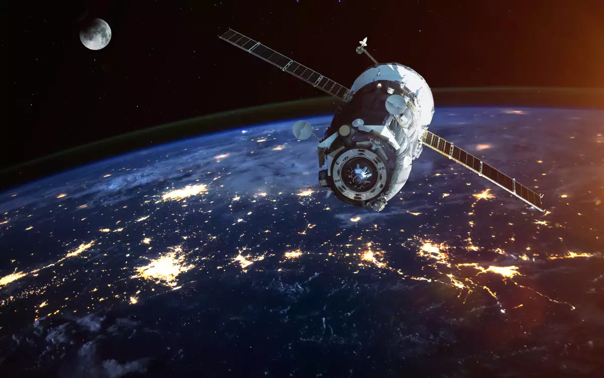 Fabricar un satélite lleva en promedio dos años y requiere de una inversión en promedio de hasta 30 millones de euros. 