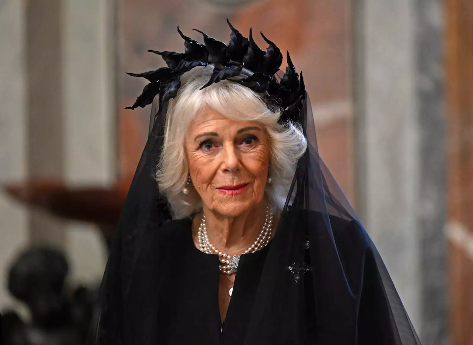 La reina Camila vistió de negro ante el papa León XIV durante la visita oficial a El Vaticano junto al rey Carlos III de Inglaterra
