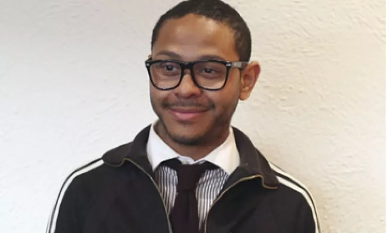 2011 fue un año difícil para el cantante, pues se fue acusado de agredir sexualmente a una menor y hasta pasó unos días en prisión. (Foto: AP)