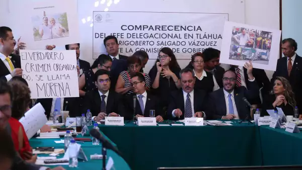¿Con un pie afuera?