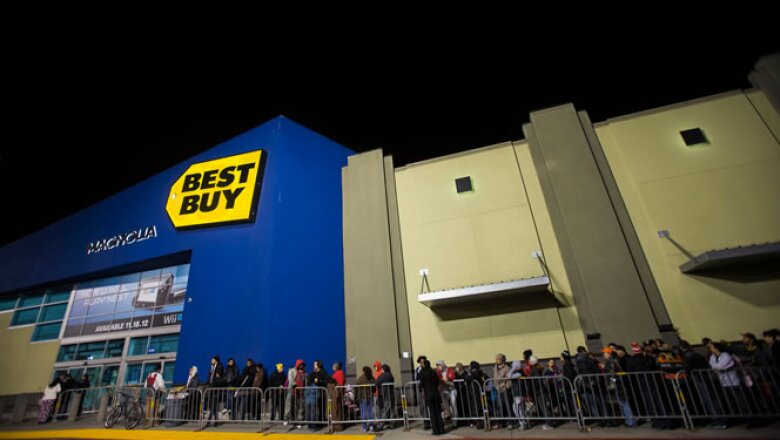 Establecimientos minoristas como Macy’s y Best Buy siguieron la tradición de apertura de tiendas y esperan buenos ingresos durante este fin de semana.