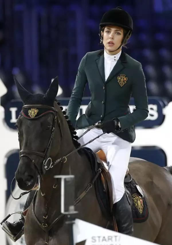 La hija de Carolina de Mónaco portaba con mucha elegancia su uniform de jinete.