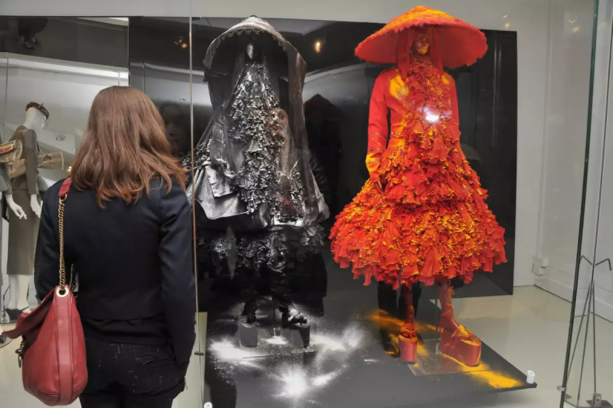 Helena Christensen Visits Musee des Arts Deco