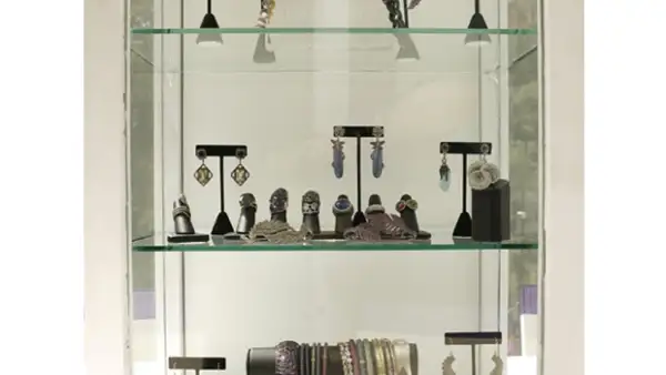 La hija de Chely Lerdo de Tejada es la representante en México de la firma Luxe Vault, que esta temporada innova con el lanzamiento de los accesorios `palm bracelets´