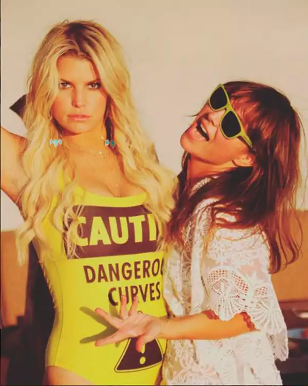 Jessica está disfrutando al máximo su viaje entre amigas.