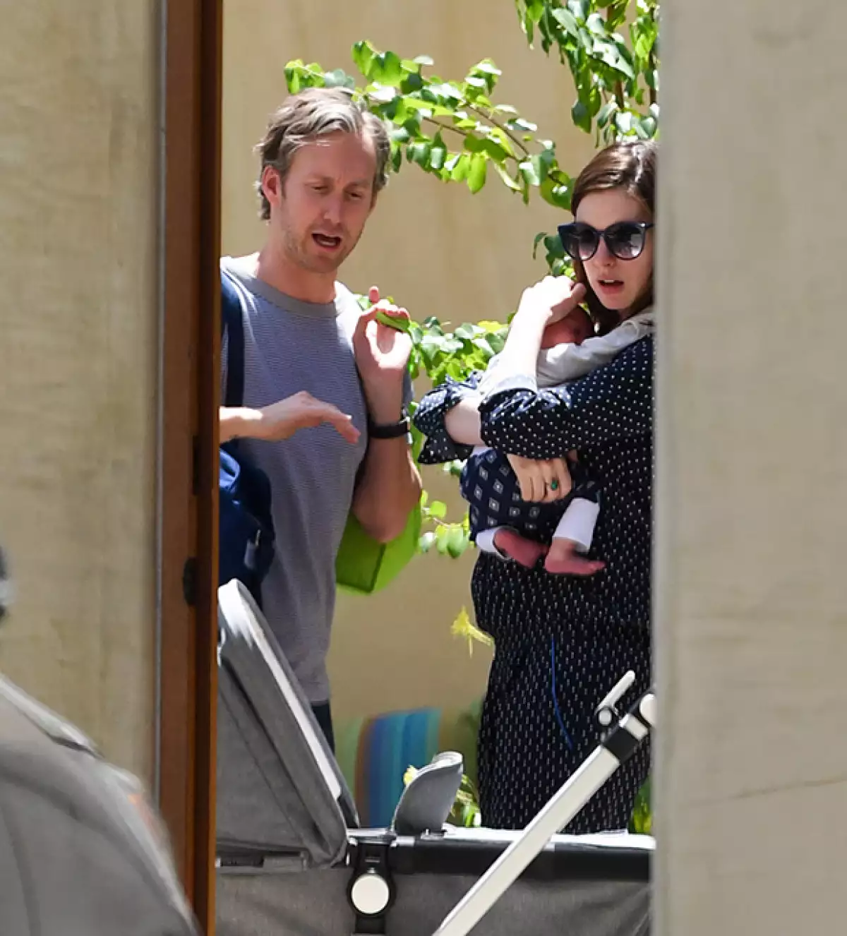 La actriz fue captada con el pequeño Jonathan en Los Ángeles a un mes del nacimiento del bebé.