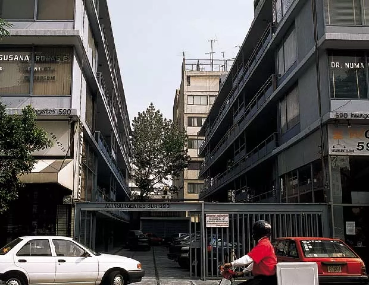 En este edicifio de Insurgentes Sur vivió El Sol.