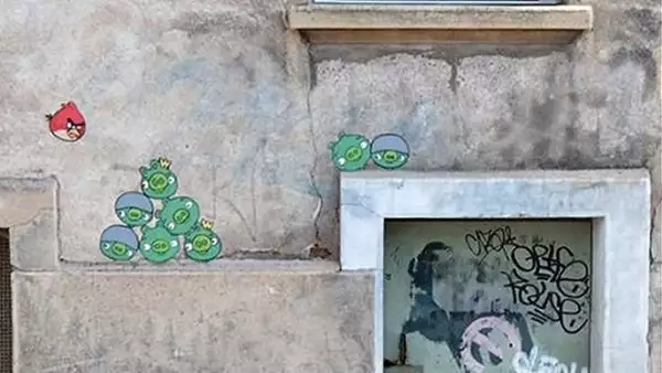Aprovechando la arquitectura de la pared, James creó este diseño diferente.