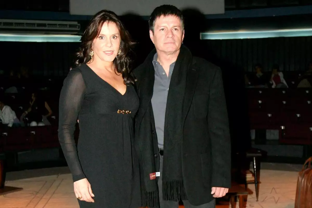 Rebecca Jones y Alejandro Camacho
