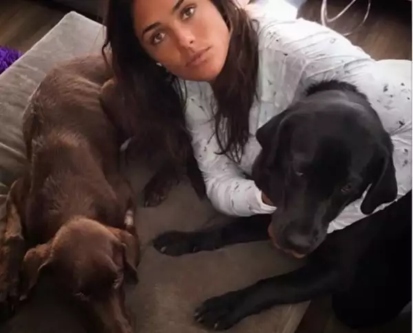 Alessandra Rojo de la Vega con Matilda y Thiago