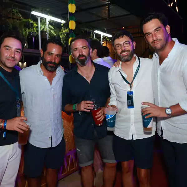 Manuel Garza , Víctor Hugo Gasca, Eduardo Cantu , Billy Porter 