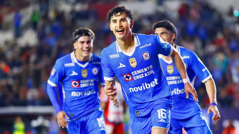 dueno-pirma-cruz-azul-2
