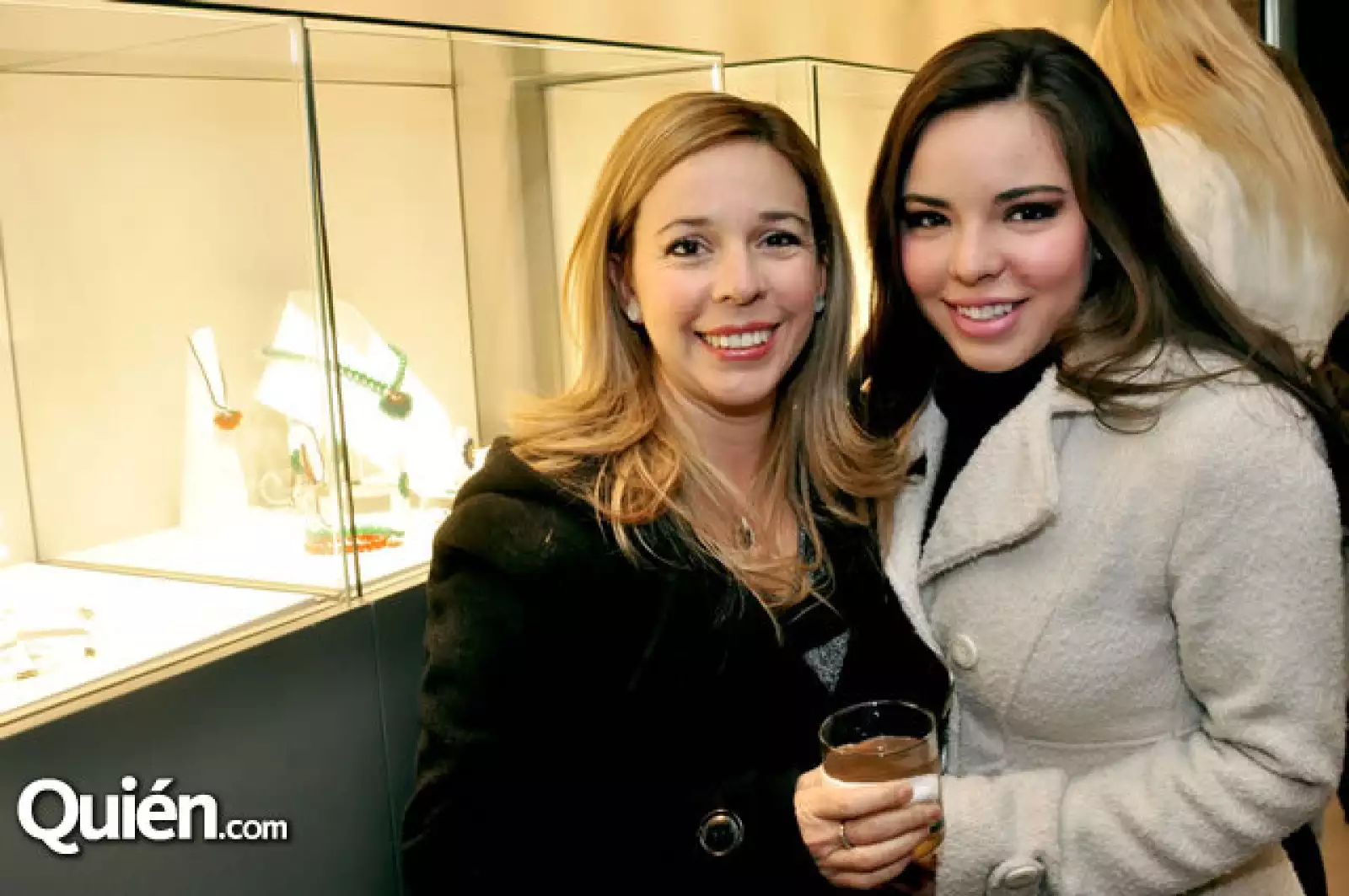 Rosy Santillán de Garza y Karla Garza Santillán