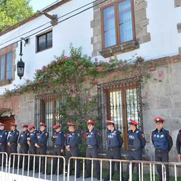 La residencia donde murió el intelectual fue custodiada por cerca de 100 elementos policíacos del Distrito Federal.