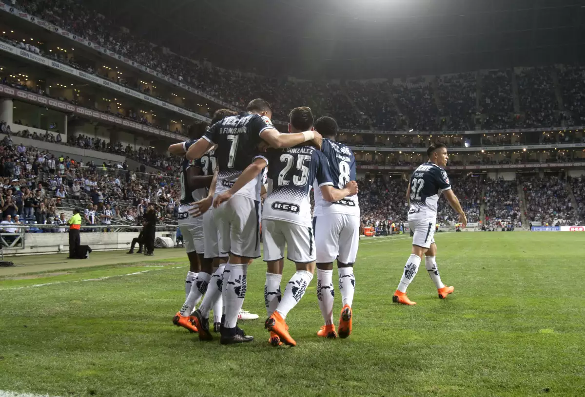 ¿Con quién se va?