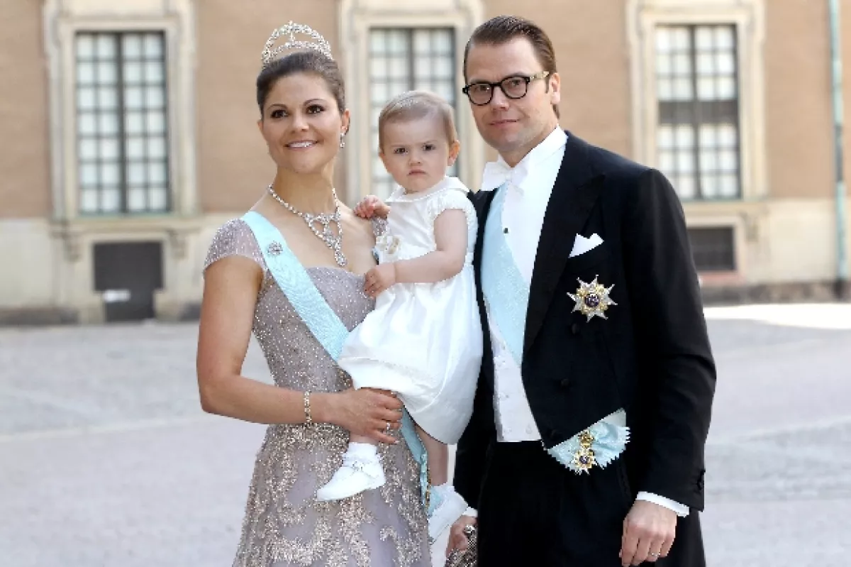 Victoria ha tenido tantos compromisos reales que ha dejado a su esposo e hija en Suecia.
