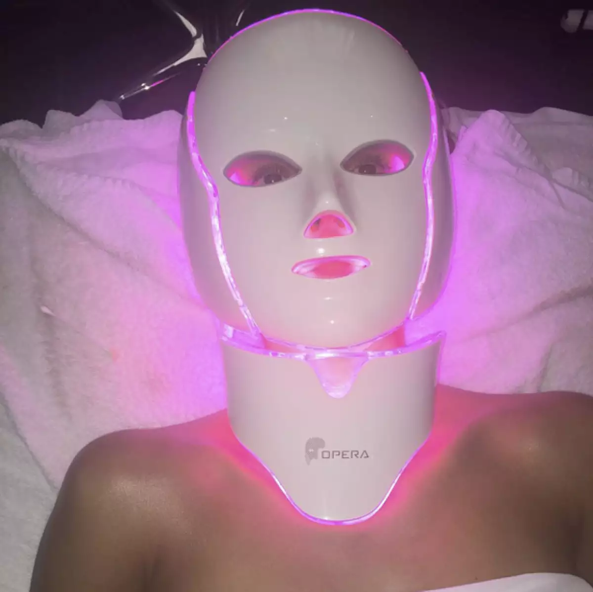 Este es el nombre del peculiar tratamiento de belleza que Jessica Alba está utilizando y al que, seguramente, muy pronto más famosas se unirán.
