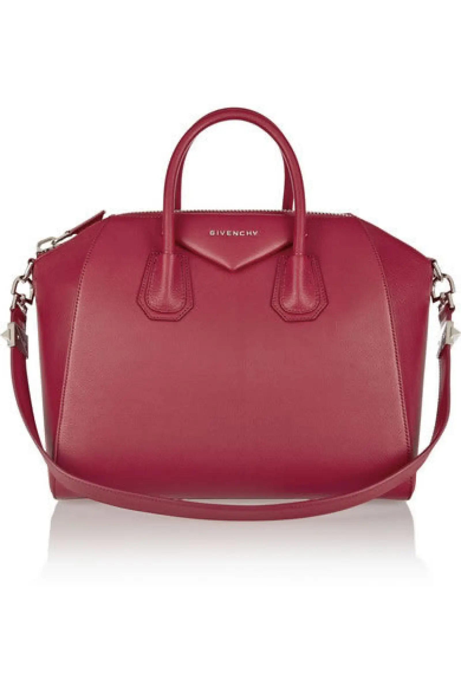 Puedes complementar total look en este tono con la bolsa Givenchy o usarla para darle un toque de color a tu outfit.