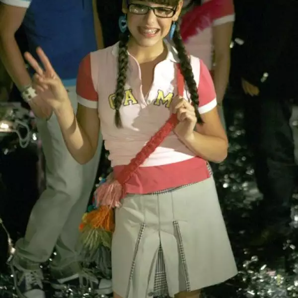 Muchas niñas ya imitan la forma de vestir de `Patito Feo´, interpretado por Danna Paola.