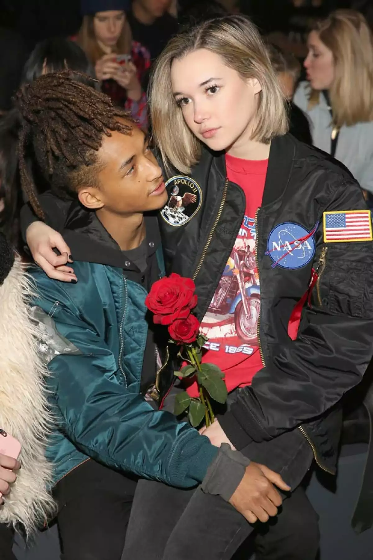 Jaden se ve que está muy enamorado de Sarah, quien recientemente fue absuelta de haber robado una bolsa Hermès de 16 mil dólares.