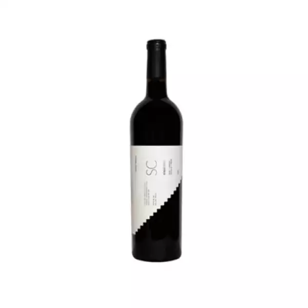 Si disfrutas de un aroma franco y bien definido, sabores de frutos rojos con vainilla, Scielo de la bodega Rivero González es una excelente opción.